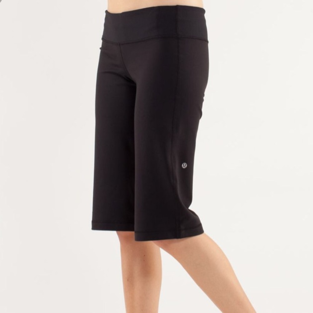 Lululemon Clam Digger Wide Leg Crop Shorts